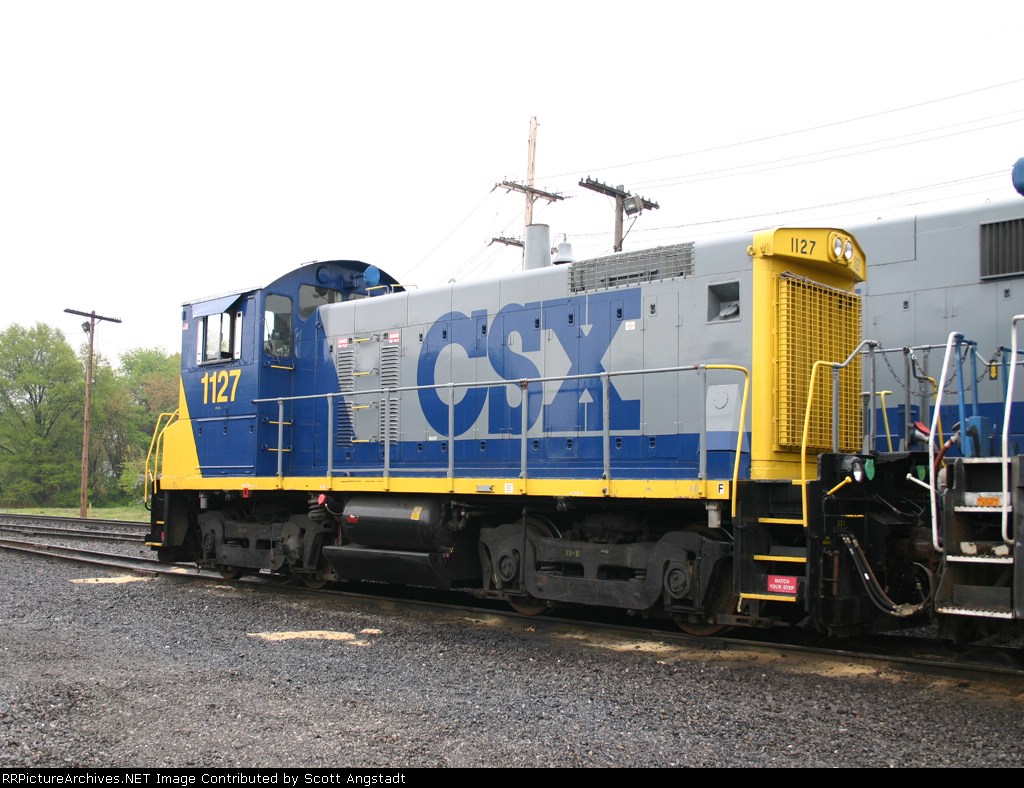 CSX 1127 pup ex RDG